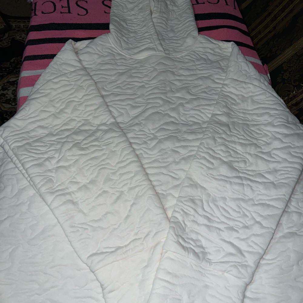 Nine West White Quilted sweater hoodie cover up